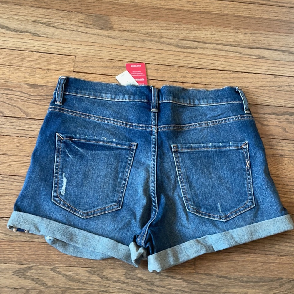 Express distressed high rise shortie size 8 - Picture 3 of 4